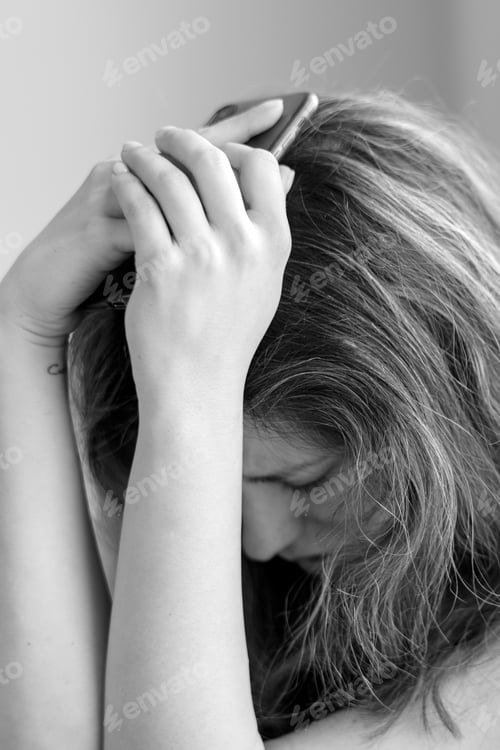 Preview: Woman suffering from anxiety