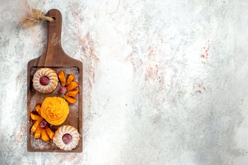 Vista previa: top view little cakes perfect dessert for tea on white background tea pie cake dessert sweet cookie
