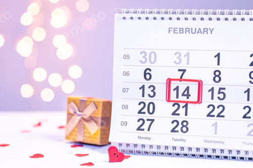 Preview: Calendar with the date February 14, a festive background for Valentine's Day.