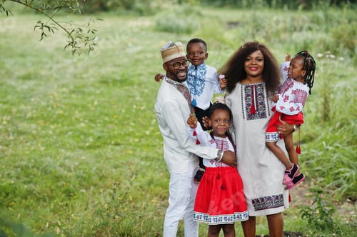 Preview: African family in traditional clothes