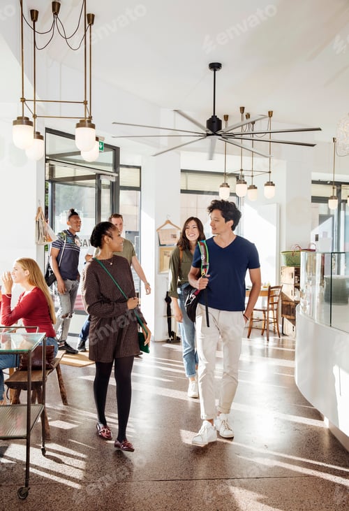 Preview: Group of friends entering restaurant