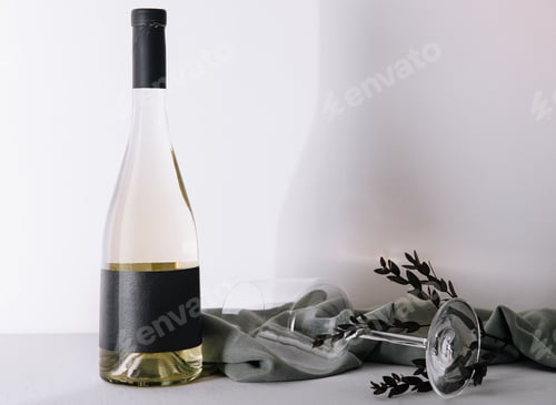 Preview: Bottle of white wine with glass