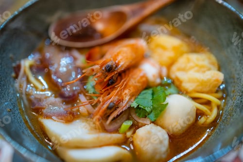 Preview: Shrimp with fish ball noodles