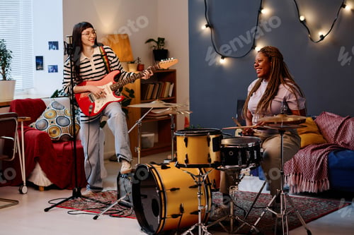 Preview: Women playing musical instruments in studio