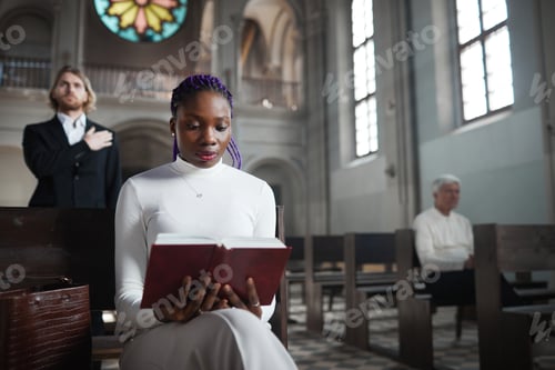 Preview: Woman reading the Bible