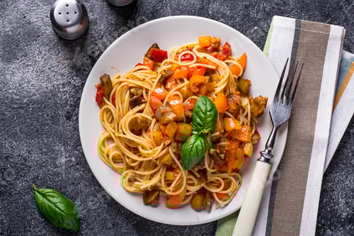 Preview: Pasta with eggplant, pepper and tomatoes