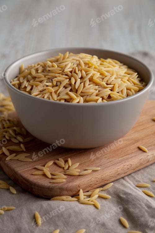 Preview: Organic Dried Orzo Pasta in a Bowl, side view. Close-up.
