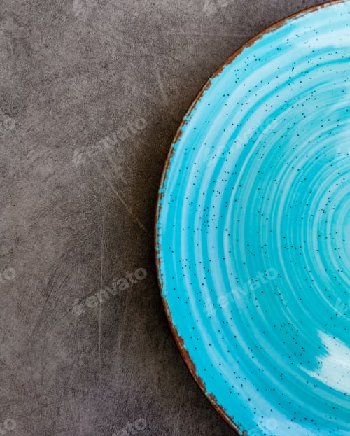 Preview: Empty blue ceramic food plate on a table. Food and drink. Copy space