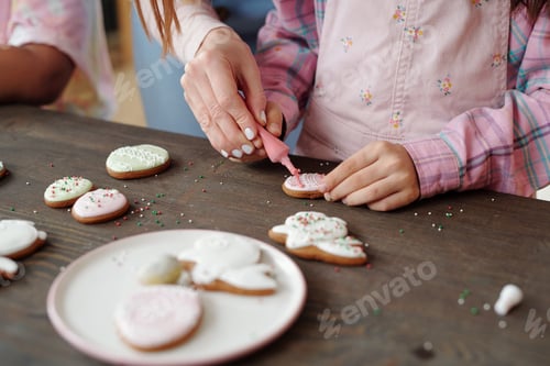 Preview: Family decorating cookies