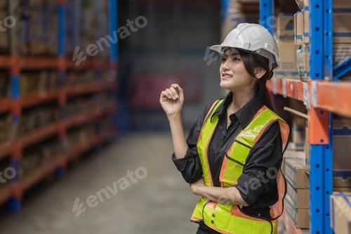 Preview: Warehouse worker working in warehouse storage.