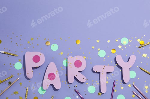 Visualização: Conceito de decoração de festa e confetes, balões e velas.