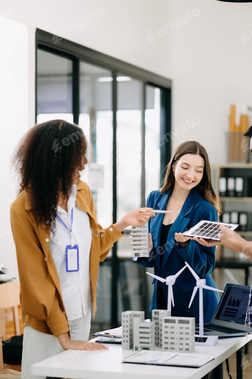 Preview: Discussion among businesspeople on the latest developments and Solar Energy Environment city