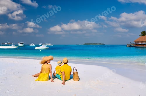 Preview: Family with three year old boy on beach