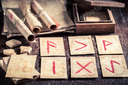 Preview: Extraordinary fortune teller from rune cards based on antique scrolls
