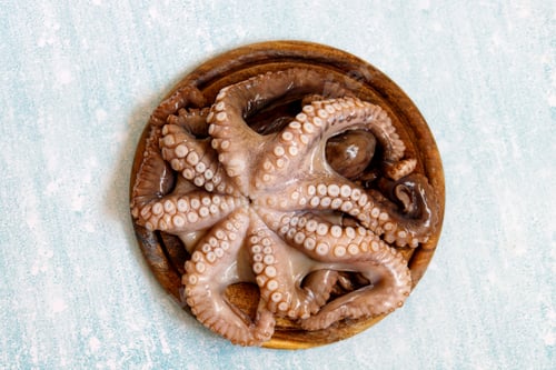Preview: Octopus on the kitchen table. Preparing to cook octopus