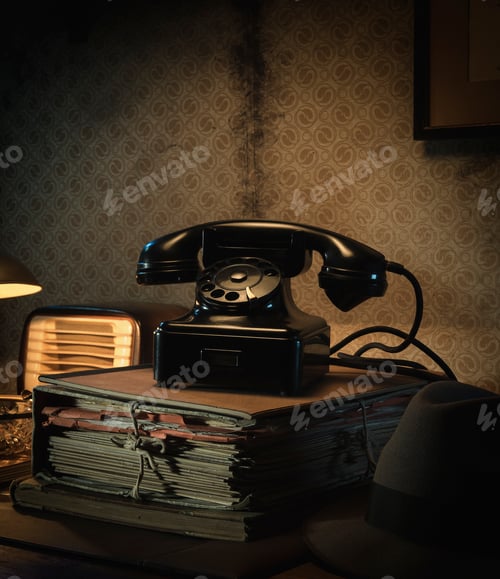 Preview: Vintage telephone on the desk