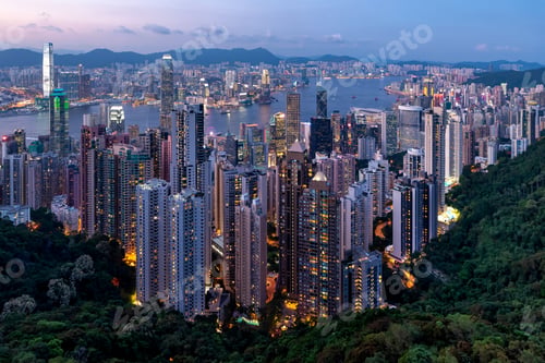 Preview: Skyline of Hong Kong at night from Victoria Peak