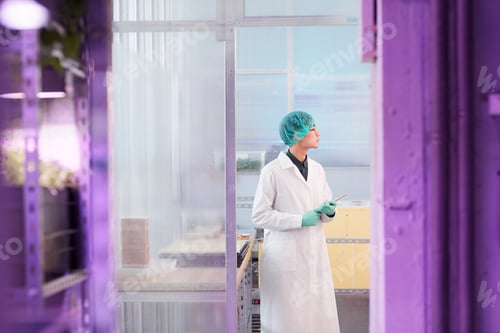 Preview: Scientist in the farm