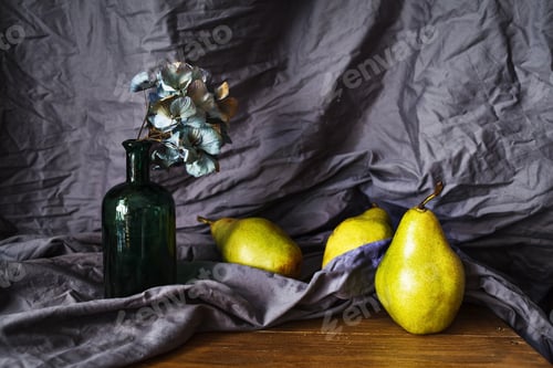 Preview: The image of flowers and green pears