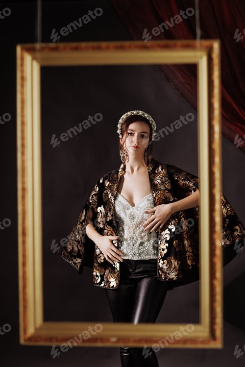 Preview: A woman in a Renaissance dress in a gold picture frame on a red background.