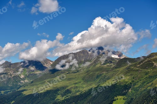 Preview: Rocky peaks in the Tirol Alps. Scenic mountain landscape. Austria. Europe