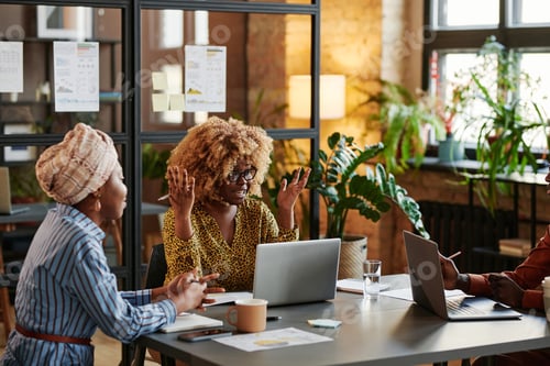 Preview: Businesswoman sitting at meeting at office