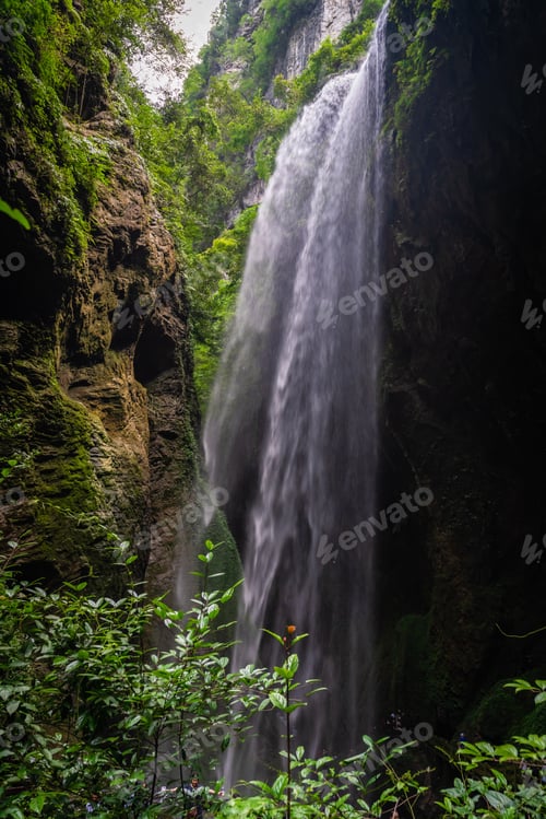 Preview: Giant Waterfall in Wulong National park