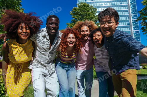 Preview: Laughing Friends Enjoying a Sunny Day Outside