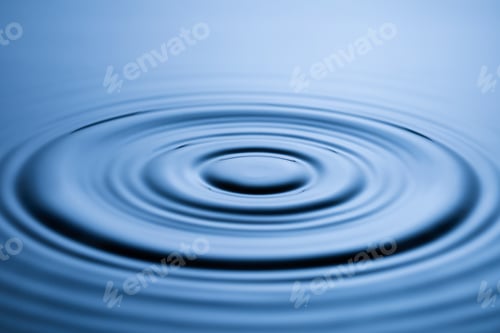 Preview: Blue Water drop falling, macro splash. Natural background