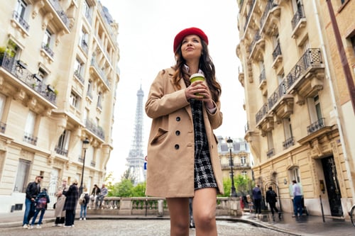 Preview: Beautiful young woman visiting paris and the eiffel tower