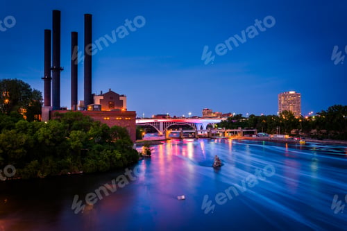 Preview: View Of The Mississippi River From The Stone Arch Bridge At Night In Minneapolis, Minnesota.