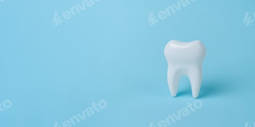 Vista previa: White tooth on blue background