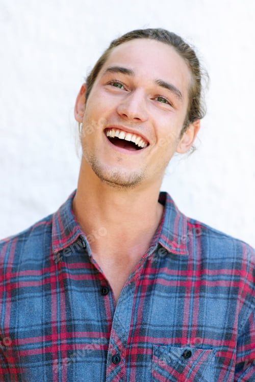 Preview: Hes a happy hipster