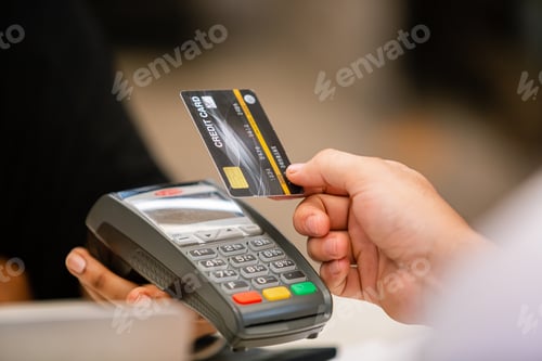 Visualização: Credit card payment with POS terminal, Money payment shopping online in store.