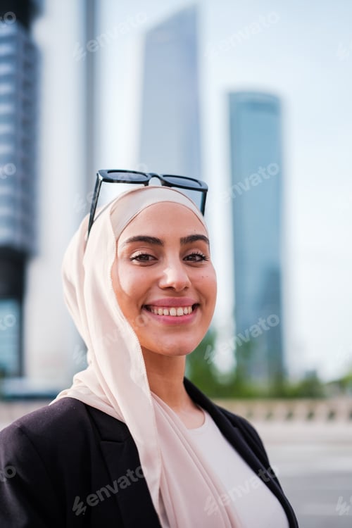 Preview: Portrait of young businesswoman with hijab in financial district