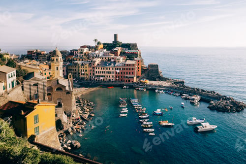Preview: Scenic view of colorful village Vernazza in Cinque Terre, Italy