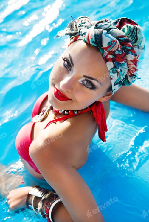 Preview: Beautiful fashionable woman wearing colored turban