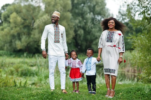 Preview: African family in traditional clothes