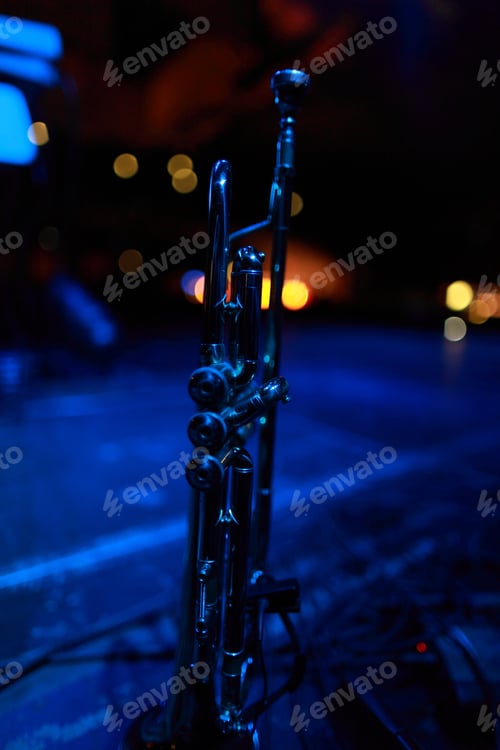 Preview: single trumpet in concert light