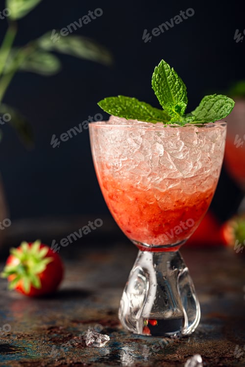 Preview: Fresh cocktail with crushed ice, strawberry and mint