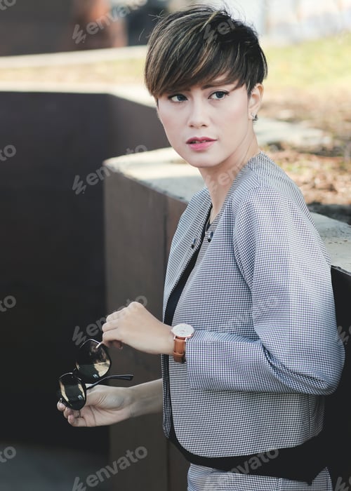 Preview: Asian Short Hair Woman