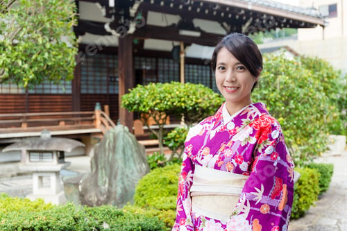 Preview: Japanese woman in gadren
