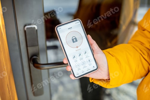 Preview: Locking entrance door with a smart phone