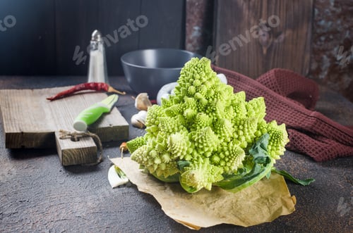 Preview: Fresh green Cabbage romanesco