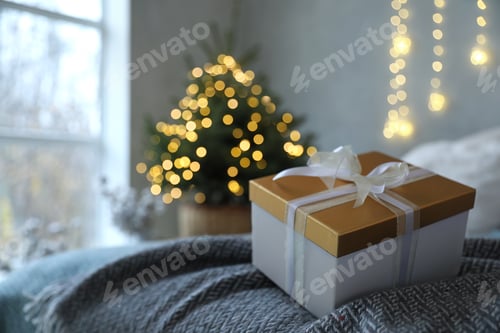 Preview: Gift Box with Christmas Tree and Lights