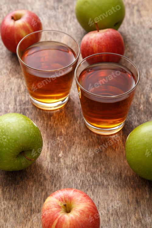 Preview: Glass of apple juice
