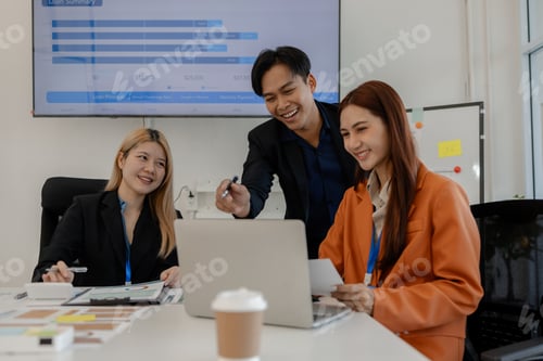 Preview: businessman is discussing with his team about business