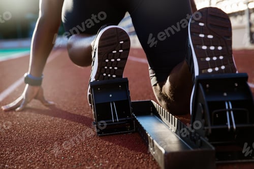 Preview: Men's feet on starting block ready