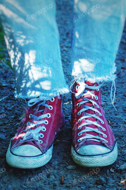 Preview: Red chuck taylors and frated jeans skater style