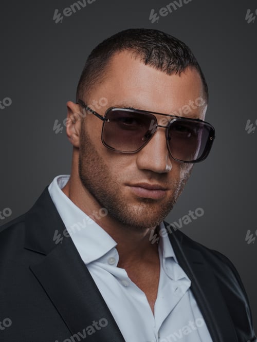 Preview: Stylish Gentleman in Designer Attire